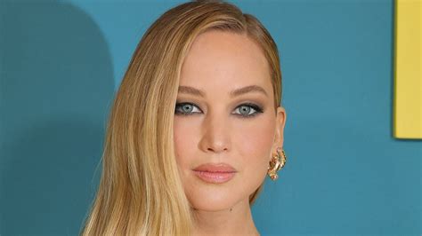 jennifer lawrencenudes|Jennifer Lawrence stuns fans by getting NAKED in X